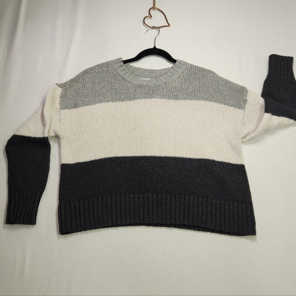 American Eagle Outfitters Sweaters - 🌱American Eagle Gray and White and Black Colorblock Crew Neck Sweater Medium